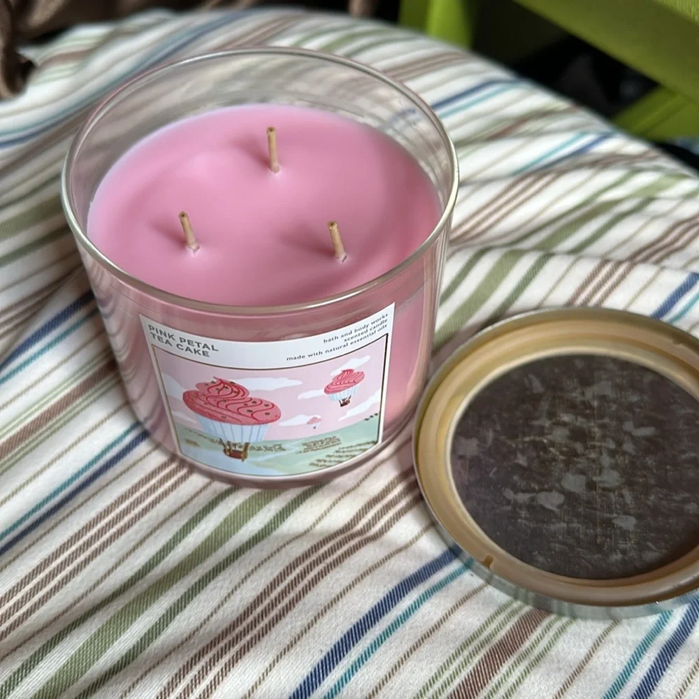 Bath & Body Works Pink Petal Tea Cake 3 Wick Candle